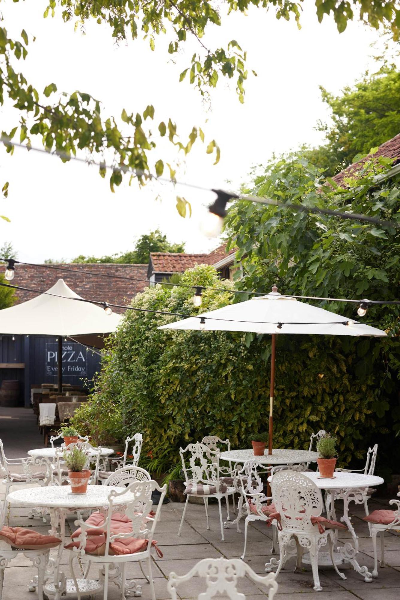 The Grosvenor Arms Hotel Hindon Exterior photo