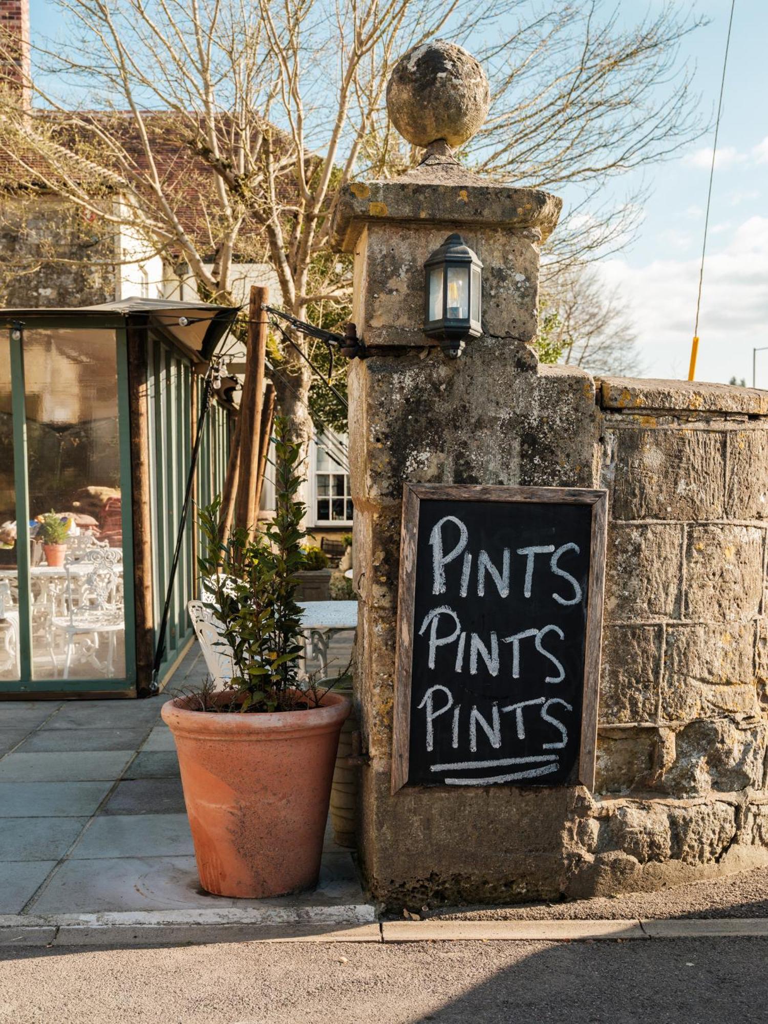 The Grosvenor Arms Hotel Hindon Exterior photo